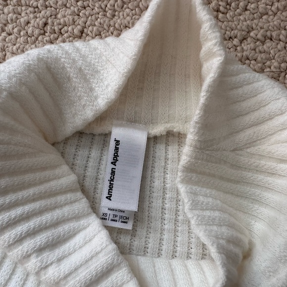 American Apparel Rib Long Sleeve Crop Turtleneck - Picture 4 of 7